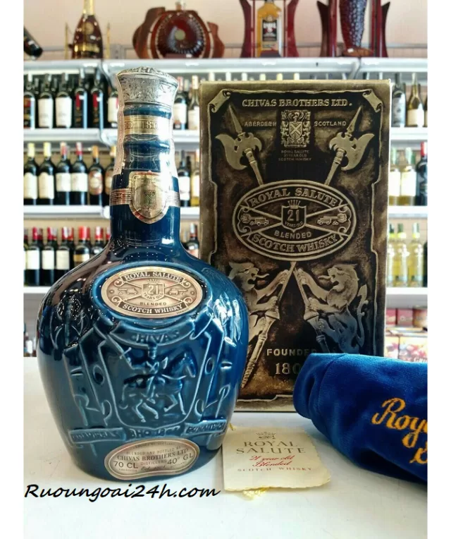 Rượu Royal Salute 21 Years Old Blue Flagon